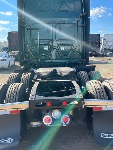 2019 FREIGHTLINER Cascadia 125 - Image 4